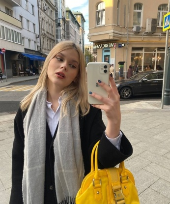 😉 Со мной ты окунешься в волнующий мир страсти и наслаждения, воплощая в жизнь самые интимные желания. У меня широкий спектр услуг: классический секс, оральный секс, анальный секс, массаж и многое другое. 😍 Знаю, что ты останешься доволен нашей встречей, ведь мои клиенты говорят только самое лестное о моей работе. Живу в Москве, поэтому не стесняйся и пиши мне прямо сейчас, чтобы ощутить настоящее наслаждение. 💋 Фото 100% мои - убедись сам! Не упусти свой шанс испытать удовольствие вместе со мной. Жду встречи... 👠💄 2004, 19 лет