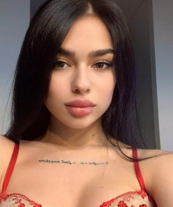 Сладкая и развратная красотка подарит вам море удовольствия и страсти. Готова исполнить ваши желания и фантазии. Со мной вы почувствуете себя желанным и живым. Все детали по телефону. 2208, 18 лет