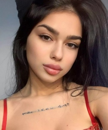 Сладкая и развратная красотка подарит вам море удовольствия и страсти. Готова исполнить ваши желания и фантазии. Со мной вы почувствуете себя желанным и живым. Все детали по телефону. 2208, 18 лет