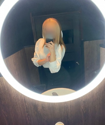 У меня богатый опыт и огромное желание удивить тебя своими умениями. Живу в Москве и готова провести с тобой незабываемое время. Приглашаю тебя в мир страсти и наслаждений, где каждая встреча станет для тебя настоящим праздником. В моем арсенале множество услуг, которые позволят нам окунуться в волшебный мир разврата и удовольствия. Отзывы моих любимых клиентов говорят о моем безупречном профессионализме и нежности. Знаю, что ты останешься доволен после нашей встречи. Жду тебя, чтобы подарить тебе незабываемые моменты и настоящую эйфорию. 💋💫 2390, 23 года