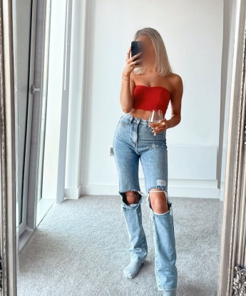 У меня богатый опыт и огромное желание удивить тебя своими умениями. Живу в Москве и готова провести с тобой незабываемое время. Приглашаю тебя в мир страсти и наслаждений, где каждая встреча станет для тебя настоящим праздником. В моем арсенале множество услуг, которые позволят нам окунуться в волшебный мир разврата и удовольствия. Отзывы моих любимых клиентов говорят о моем безупречном профессионализме и нежности. Знаю, что ты останешься доволен после нашей встречи. Жду тебя, чтобы подарить тебе незабываемые моменты и настоящую эйфорию. 💋💫 2390, 23 года