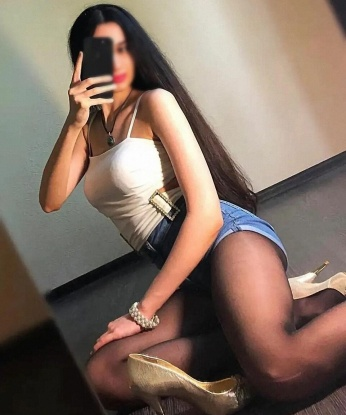 У меня множество услуг, которые сделают наше свидание незабываемым: классический и эротический массаж, французская любовь, стриптиз, игры ролевые. Я знаю, что тебе нравится и готова удовлетворить каждое твое желание. Открой весь свой потенциал вместе со мной и испытай океан наслаждения. Обожаю новые связи и всегда мечтаю удивить партнера. Я живу в Москве, и у меня есть уютное место для интимных встреч. Со мной ты забудешь обо всех своих проблемах и погрузишься в мир страсти. Оставь тревоги и позвони мне, я жду тебя 🌹💋🔥. 5907, 23 года